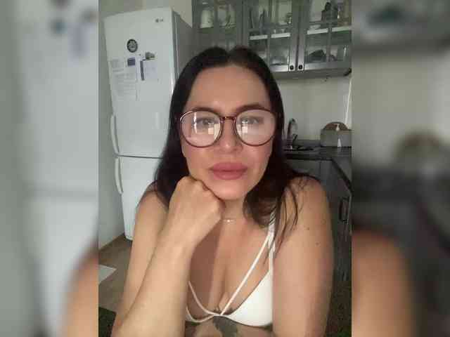 MonicaMiaa webcam
