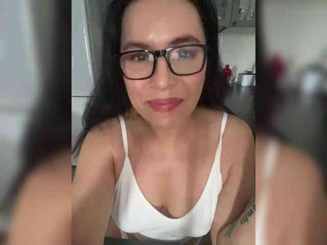 MonicaMiaa webcam