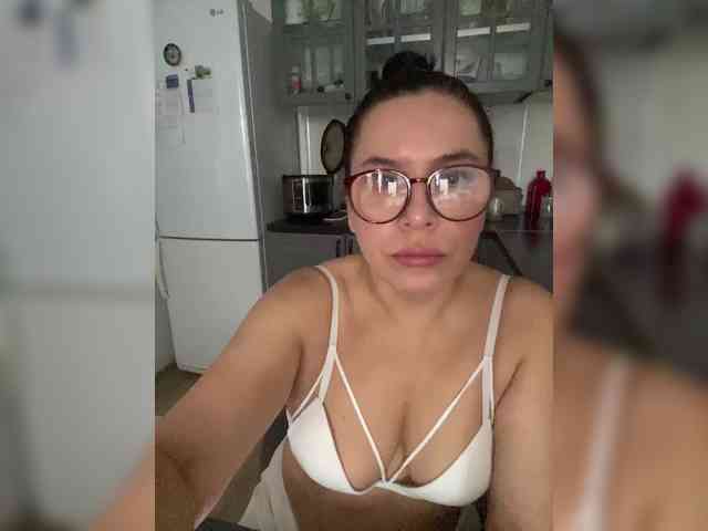 MonicaMiaa webcam