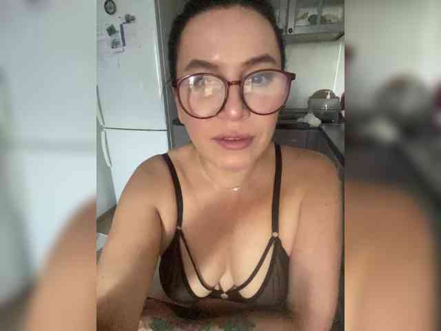 MonicaMiaa webcam