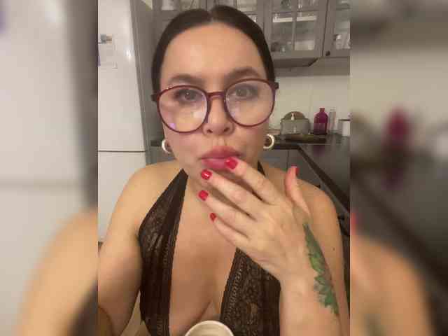 MonicaMiaa webcam