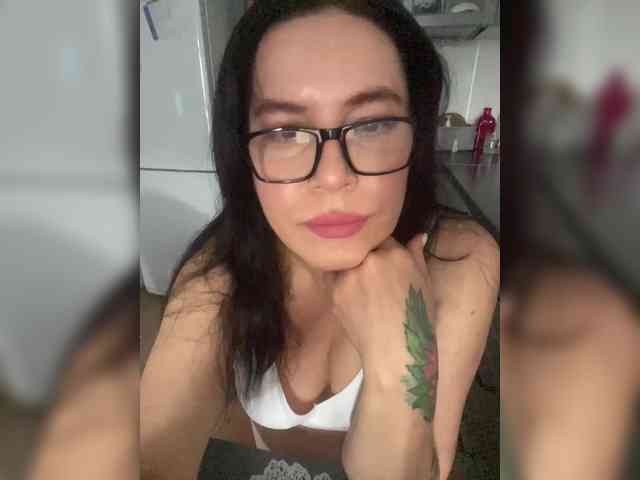 MonicaMiaa webcam