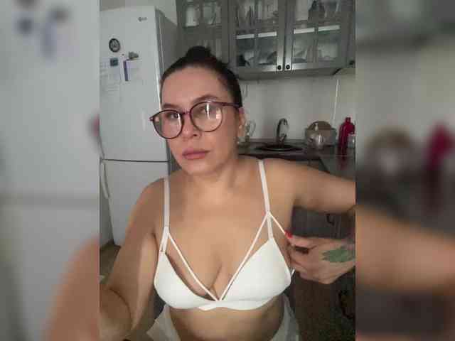 MonicaMiaa webcam