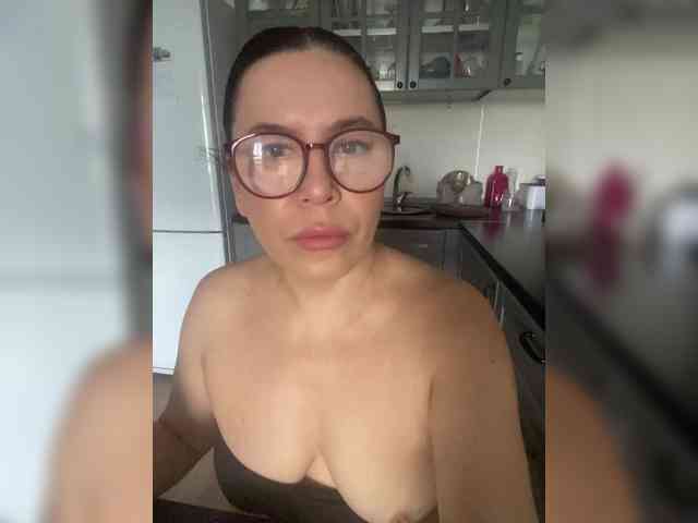 MonicaMiaa webcam