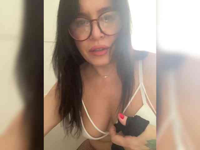 MonicaMiaa webcam