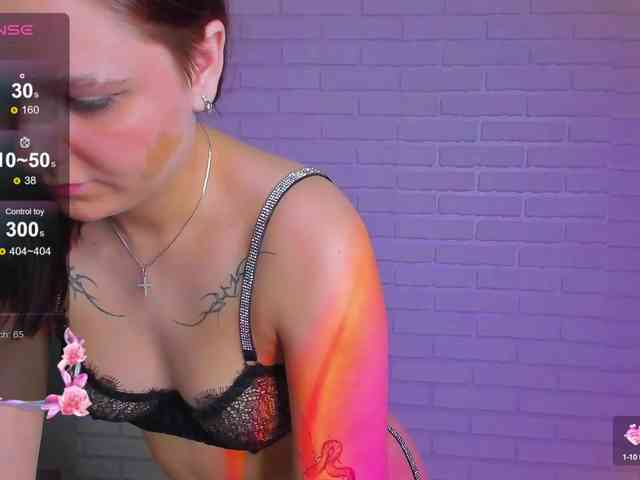 Chloe-Loyal webcam