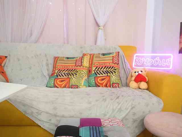 LindsyWest webcam