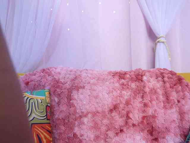 LindsyWest webcam