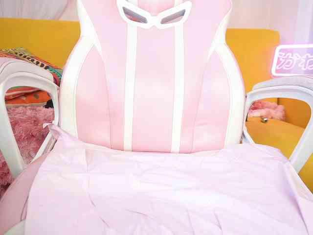 LindsyWest webcam