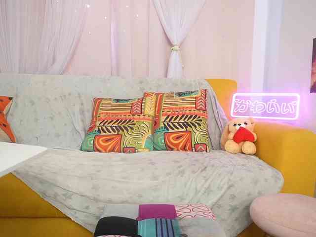 LindsyWest webcam