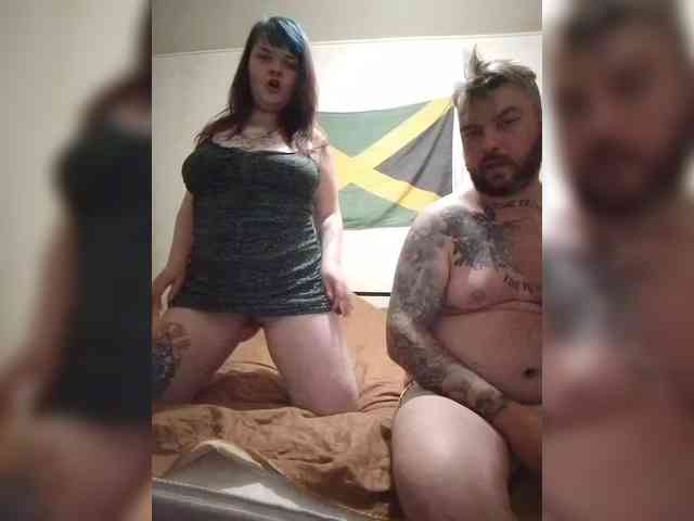 live chatting AliceFoxy777