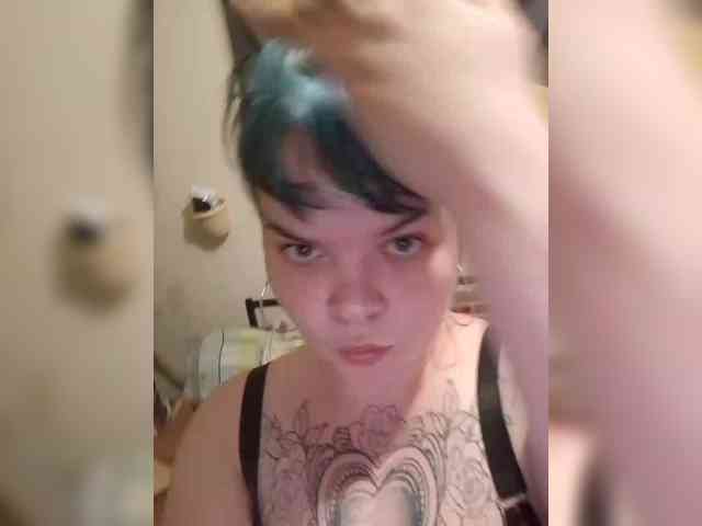 AliceFoxy777 webcam