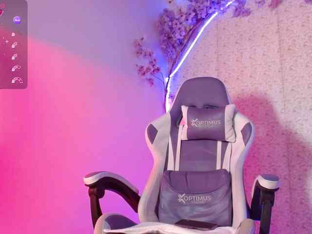 Lindseyferrer webcam