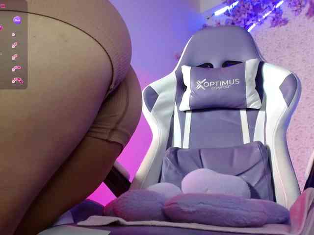 Lindseyferrer webcam