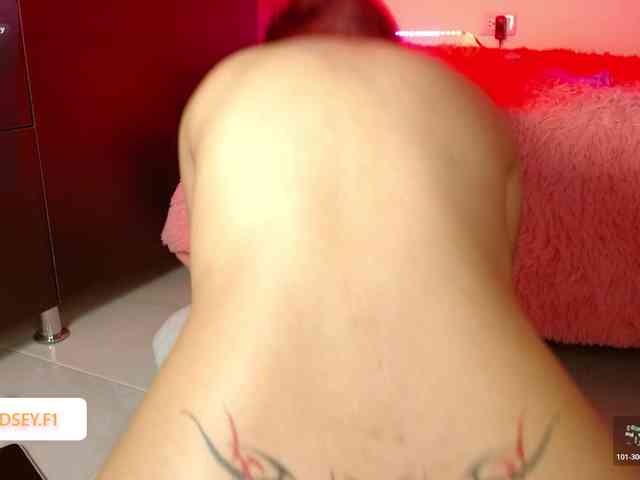 Lindseyferrer webcam