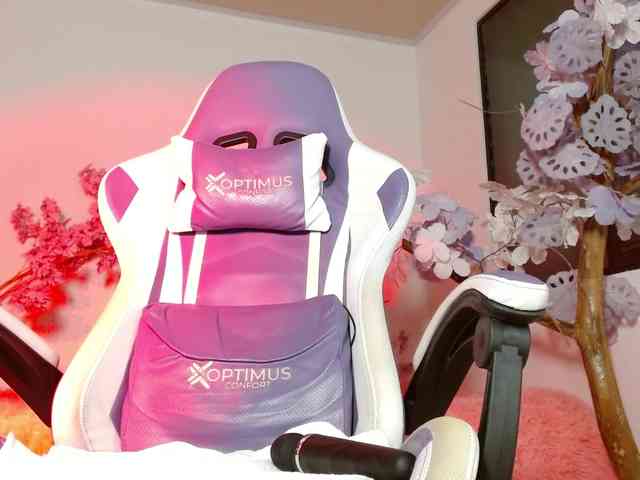 Lindseyferrer webcam