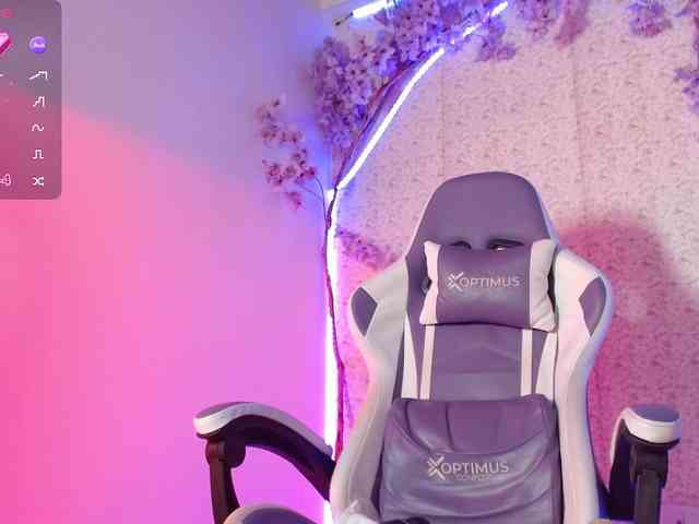 Lindseyferrer webcam