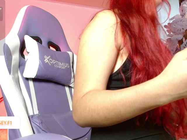 Lindseyferrer webcam