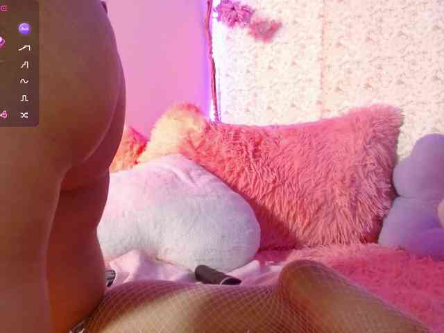 Lindseyferrer webcam