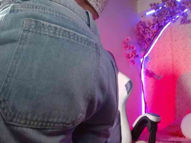 Lindseyferrer webcam
