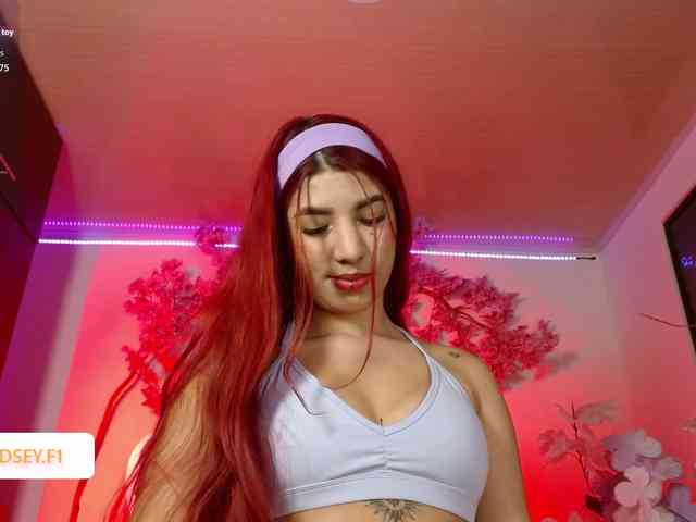 Lindseyferrer webcam