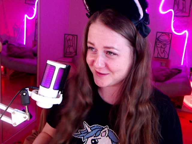 LizzyShine from BongaCams