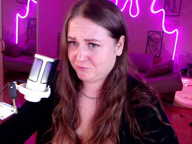 LizzyShine webcam
