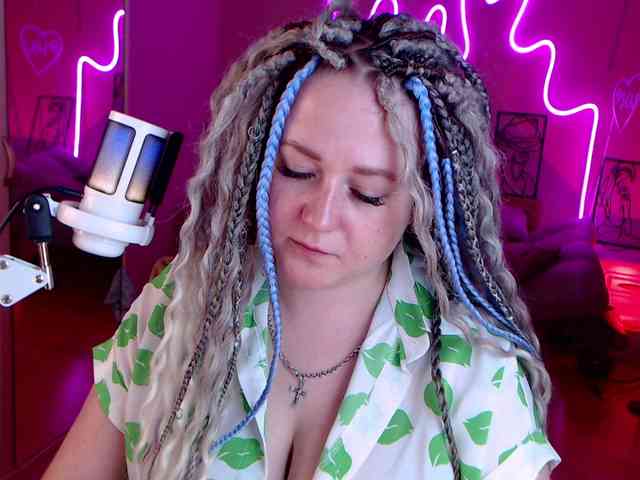 LizzyShine webcam