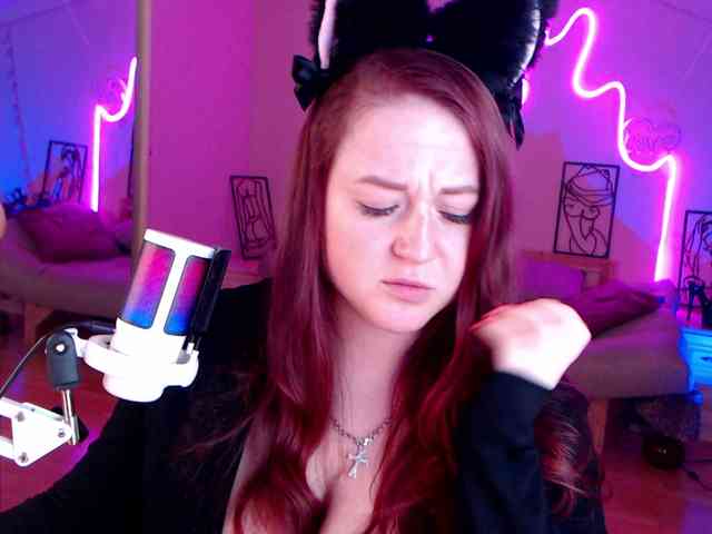 LizzyShine webcam