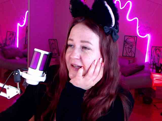LizzyShine webcam