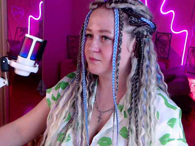 LizzyShine webcam