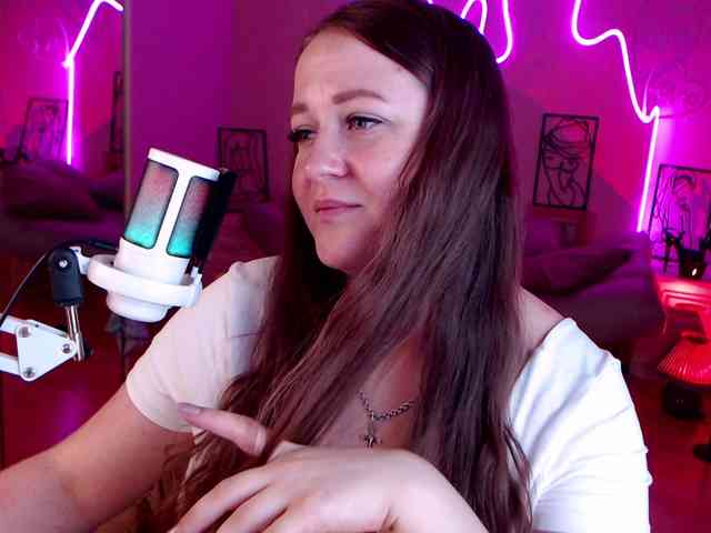 LizzyShine webcam