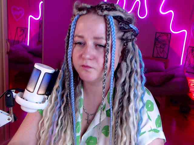 LizzyShine webcam