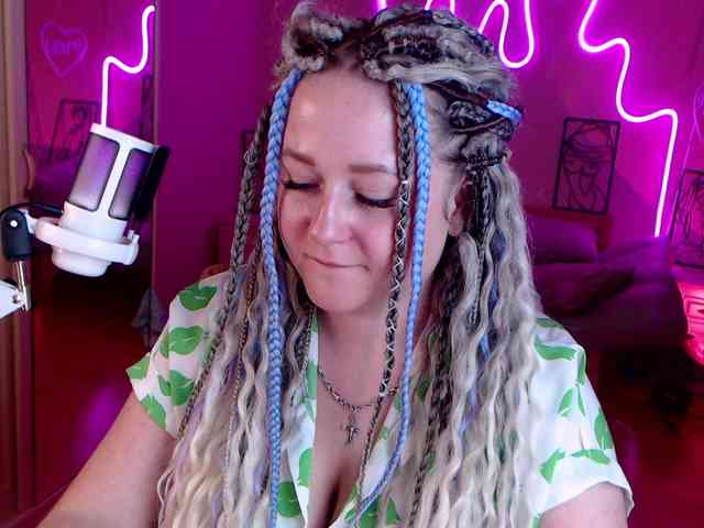 LizzyShine webcam