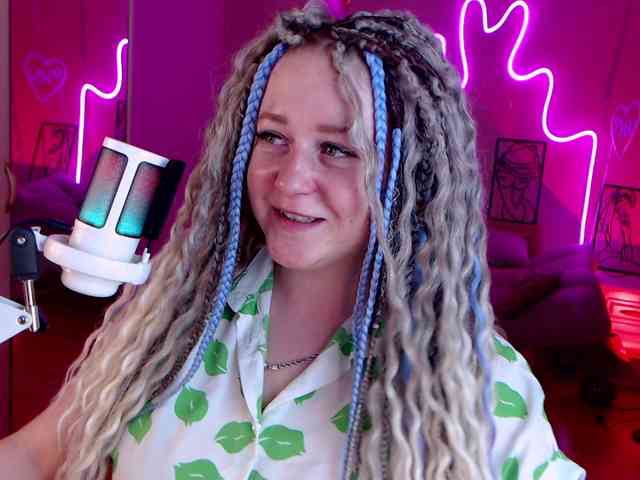 LizzyShine webcam