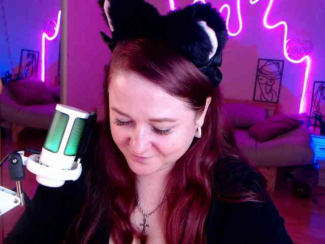 LizzyShine webcam