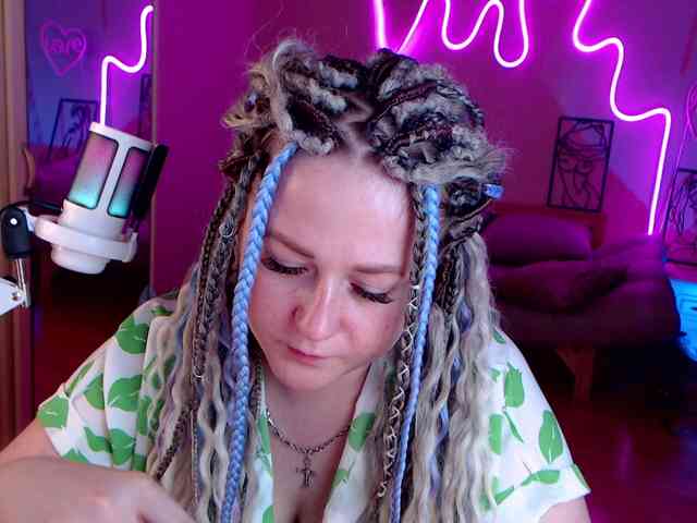 LizzyShine webcam
