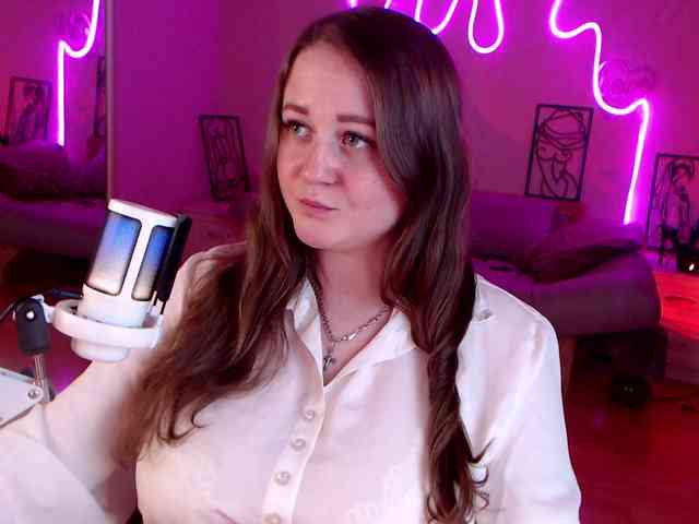 LizzyShine webcam