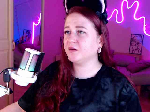 LizzyShine Live Webcam on BongaCams