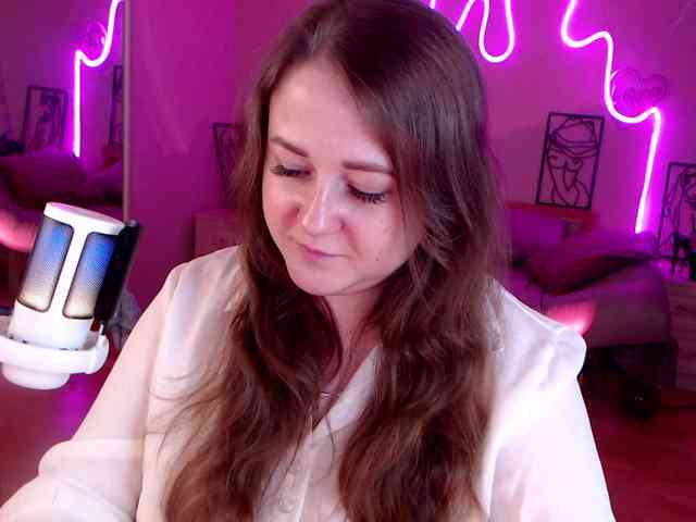 LizzyShine webcam