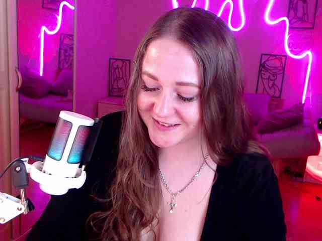 LizzyShine webcam