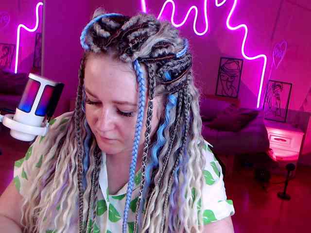 LizzyShine webcam