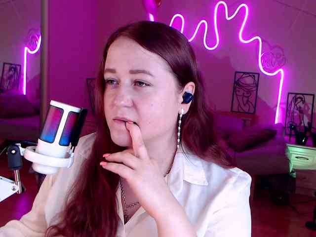LizzyShine webcam