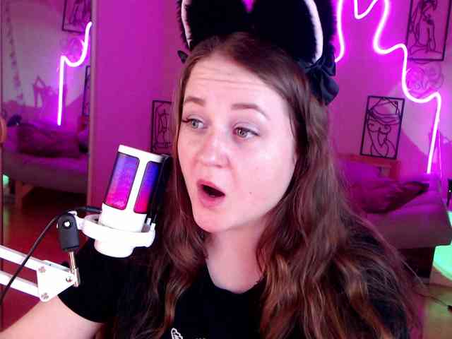 LizzyShine webcam