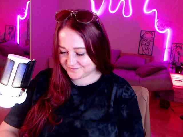 LizzyShine webcam