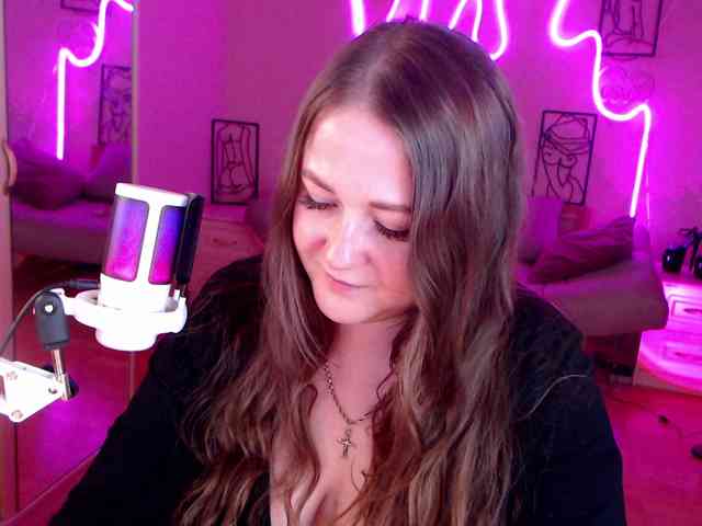 LizzyShine webcam