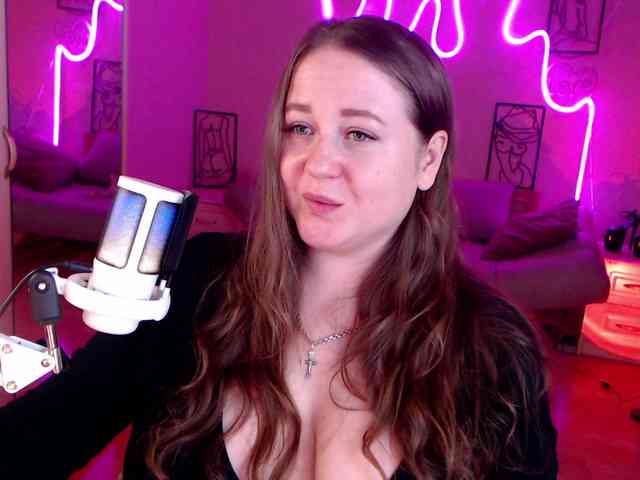 LizzyShine webcam