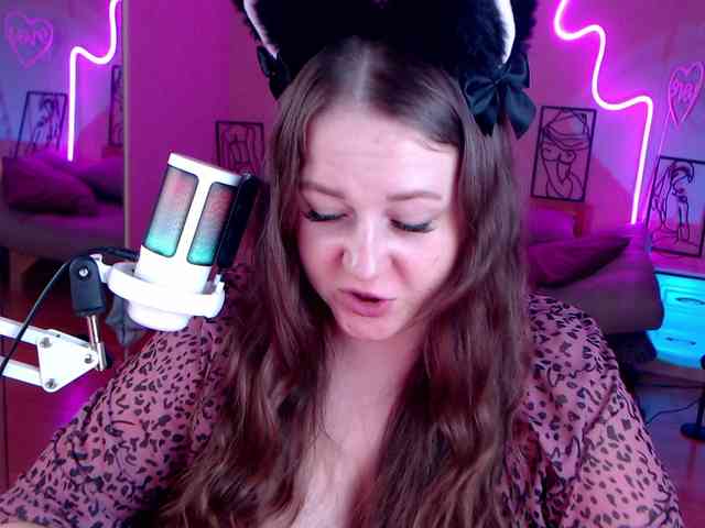 LizzyShine webcam