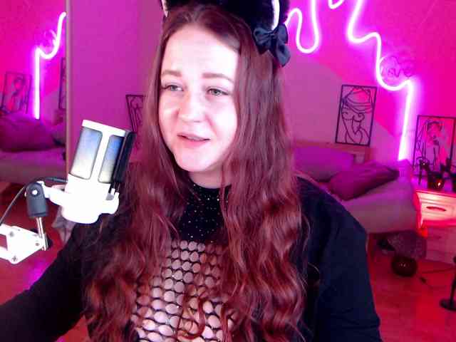 LizzyShine webcam
