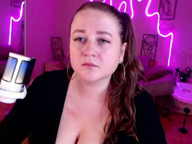 LizzyShine webcam